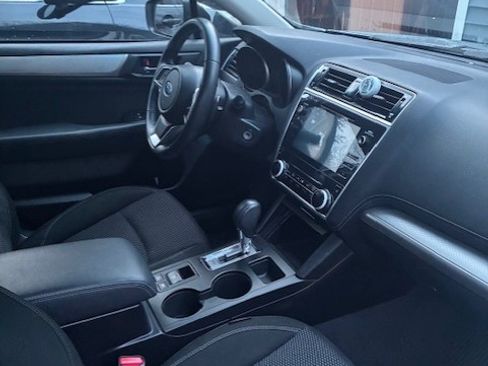 Used 2018 Subaru Outback 2.5i Premium image 8