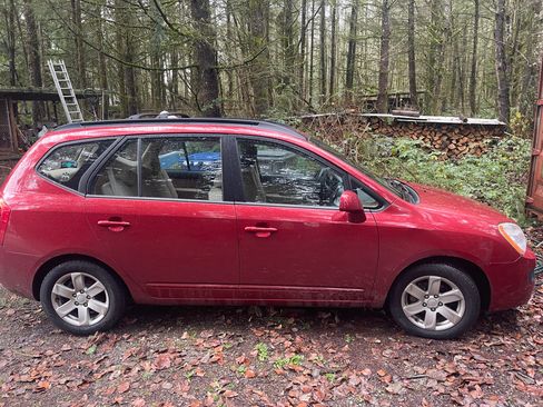 Used 2008 Kia Rondo LX w/ Convenience Pkg image 4