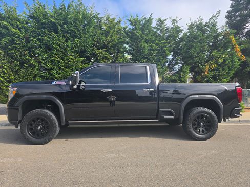 Used 2021 GMC Sierra 2500 Denali w/ Denali Black Diamond Edition image 1