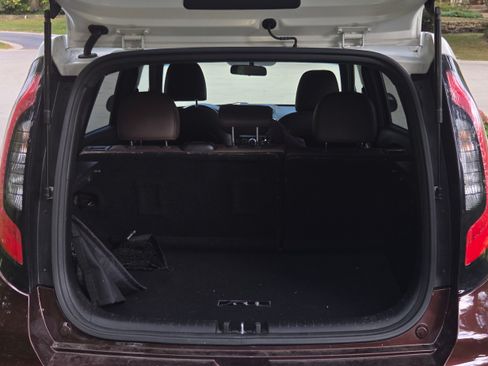 Used 2017 Kia Soul + w/ Option Group 041 image 9