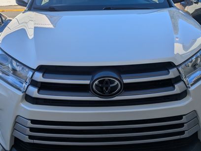 Used 2019 Toyota Highlander XLE