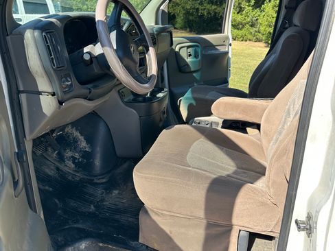 Used 1999 Chevrolet Express 1500 image 11