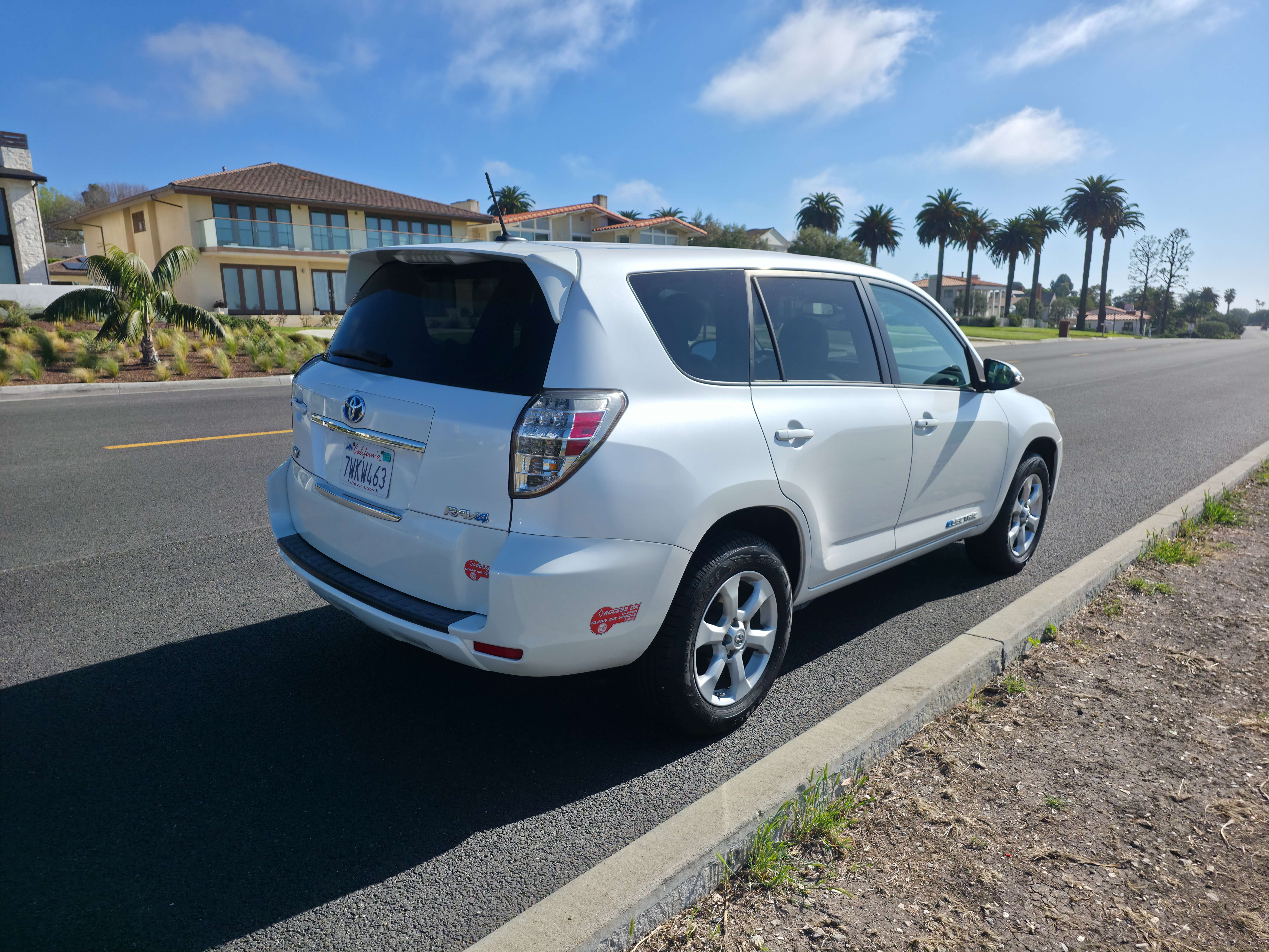 Used 2013 Toyota RAV4 EV FWD image 5