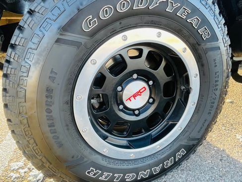 Used 2013 Toyota FJ Cruiser 4WD image 18