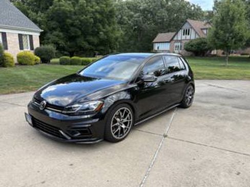 Used 2018 Volkswagen Golf 4-Door image 2