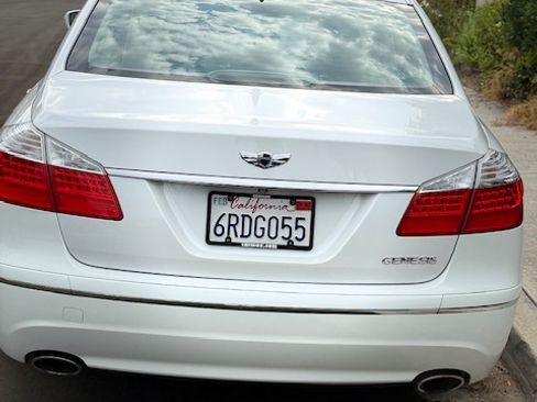 Used 2011 Hyundai Genesis 3.8 w/ Premium Navigation Pkg 3 image 8