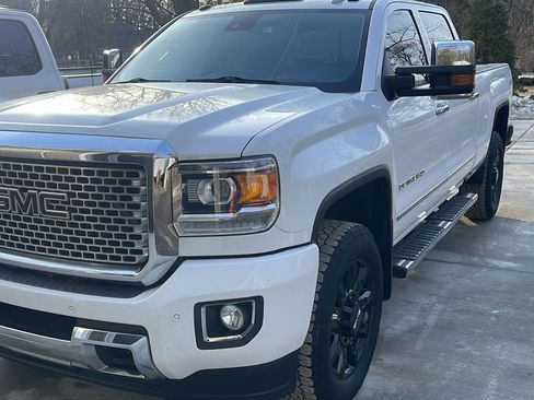 Used 2016 GMC Sierra 2500 Denali w/ Duramax Plus Package image 18