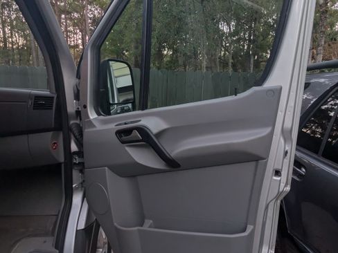 Used 2016 Mercedes-Benz Sprinter 2500 image 27