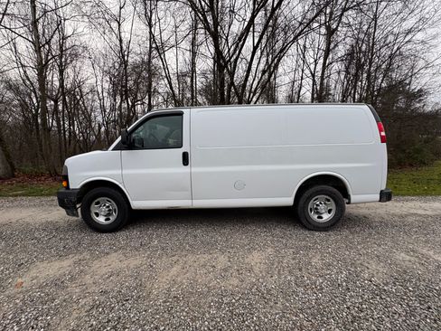 Used 2018 Chevrolet Express 2500 w/ Driver Convenience Package image 5