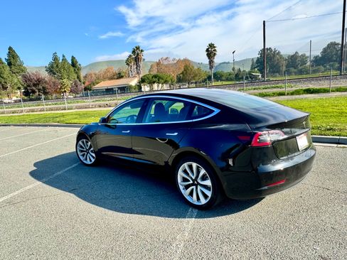 Used 2018 Tesla Model 3 Mid Range image 6