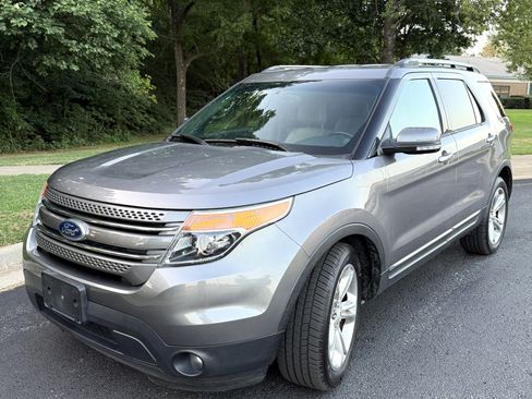 Used 2014 Ford Explorer Limited w/ Equipment Group 301A FWD image 2