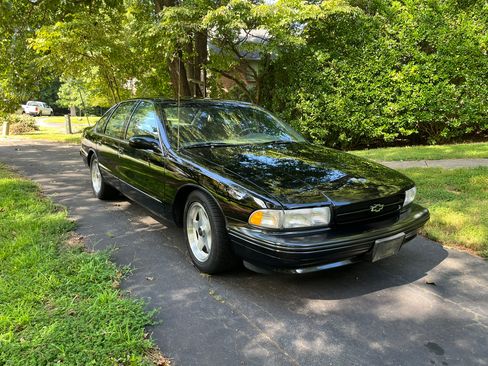 Used 1996 Chevrolet Impala SS image 1