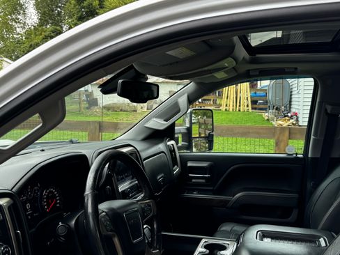 Used 2018 GMC Sierra 3500 Denali image 4