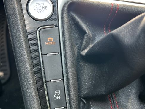 Used 2017 Volkswagen GTI SE FWD image 19