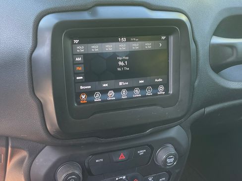 Used 2018 Jeep Renegade Trailhawk w/ Cold Weather Group II AWD/4WD image 9