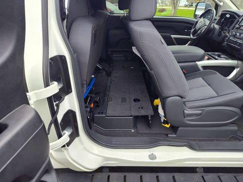 Used 2024 Nissan Titan SV w/ SV Utility Package image 6