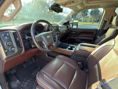 Used 2015 Chevrolet Silverado 2500 High Country w/ Duramax Plus Package image 8