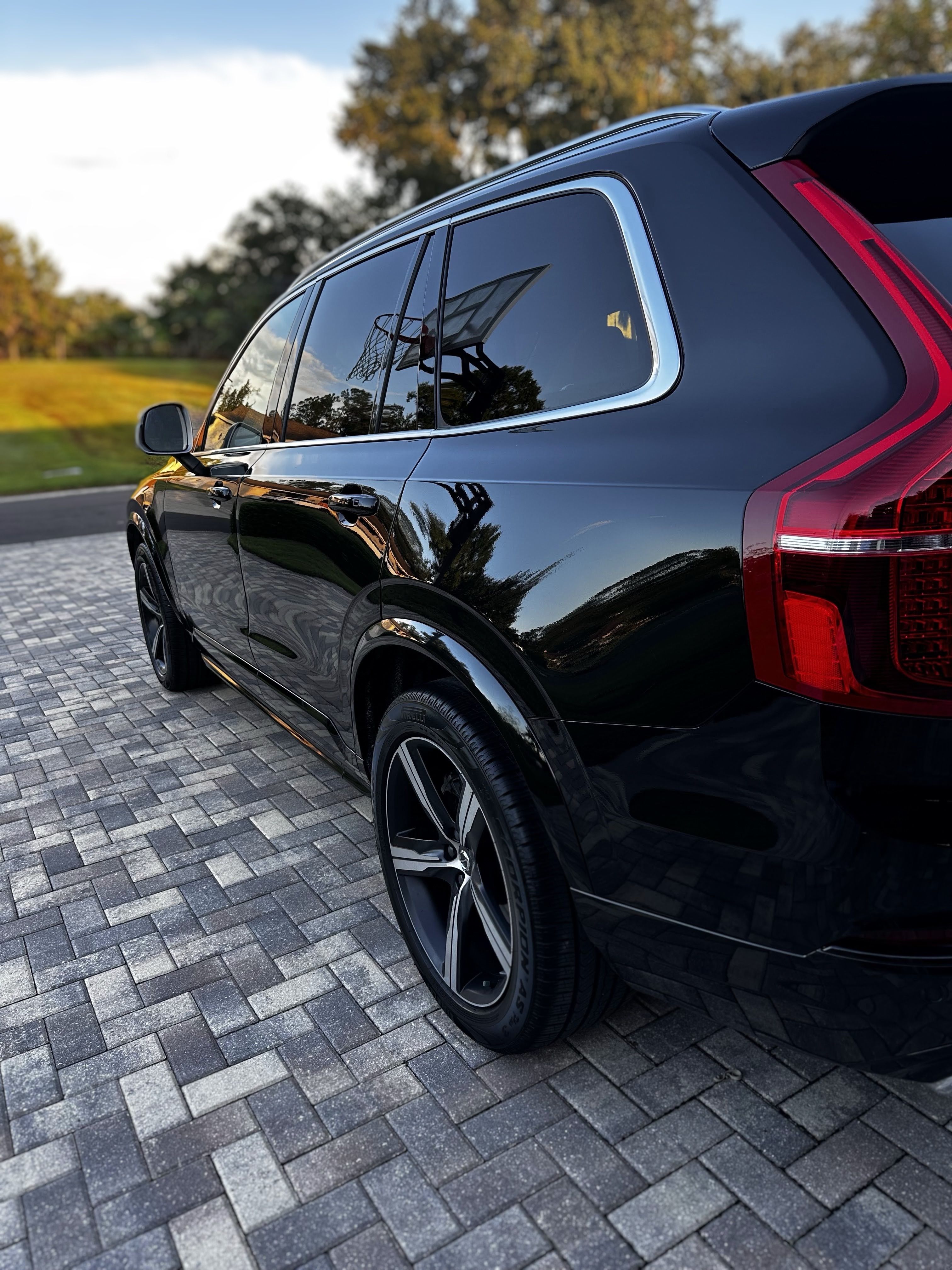 Used 2019 Volvo XC90 T6 R-Design w/ Protection Package Premier AWD/4WD image 5