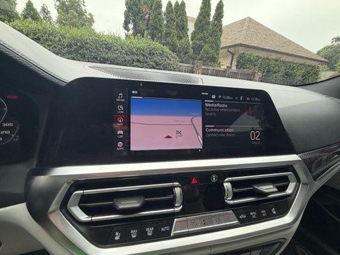 Used 2021 BMW M4 Coupe w/ M Carbon Exterior Package RWD image 23