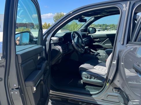 Used 2024 Toyota Tacoma TRD Off-Road w/ TRD Off Road Upgrade Package AWD/4WD image 9