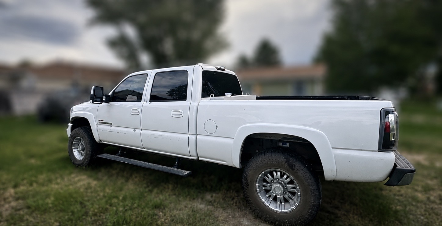 Used 2005 GMC Sierra 2500 SLT w/ Heavy-Duty Power Package AWD/4WD image 1