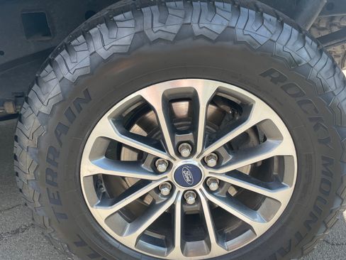 Used 2018 Ford F150 XLT w/ Equipment Group 302A Luxury AWD/4WD image 9