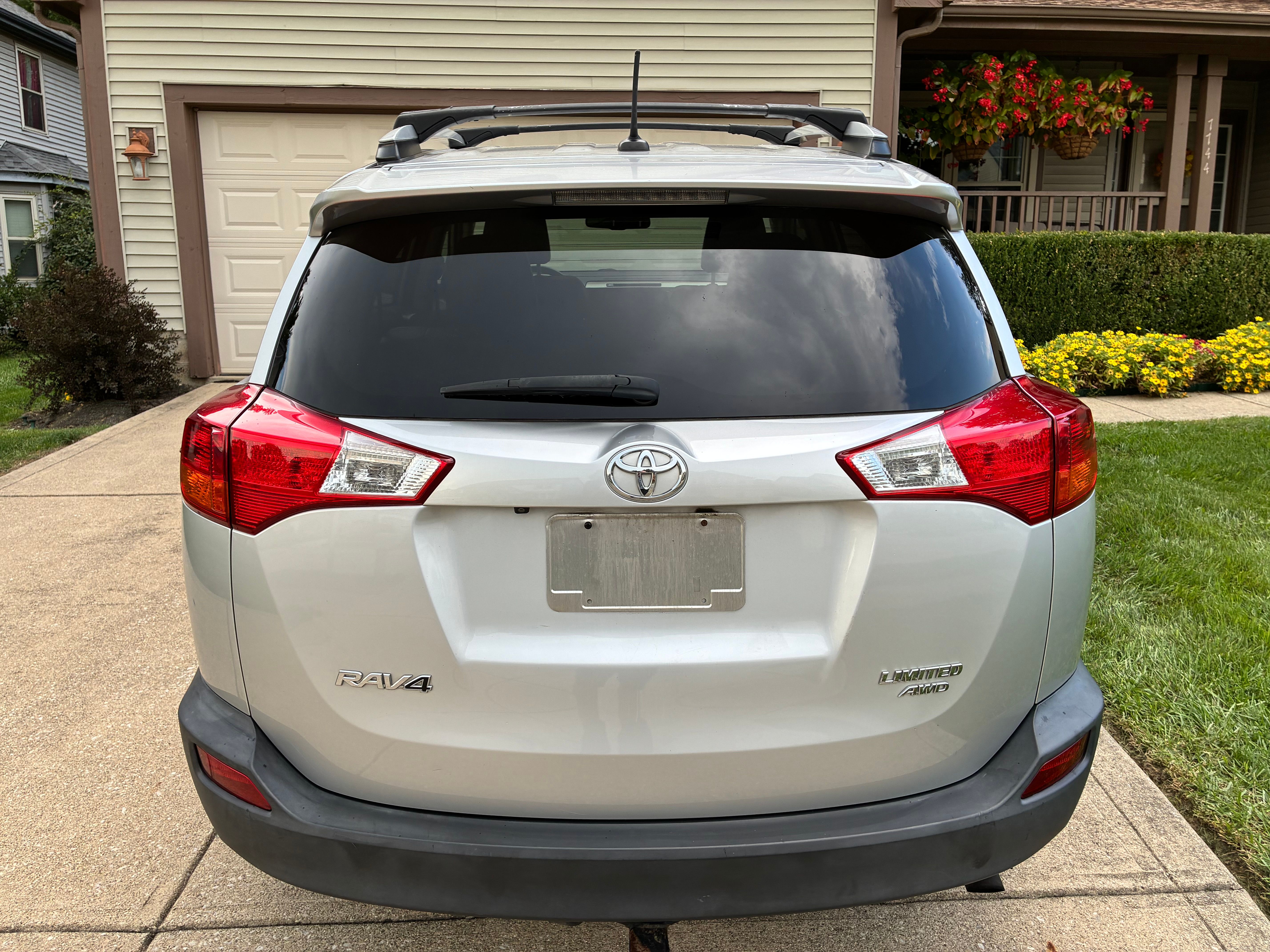 Used 2015 Toyota RAV4 Limited w/ Technology Package AWD/4WD image 9