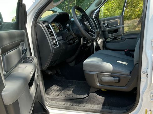 Used 2018 RAM 1500 Classic SLT AWD/4WD image 4