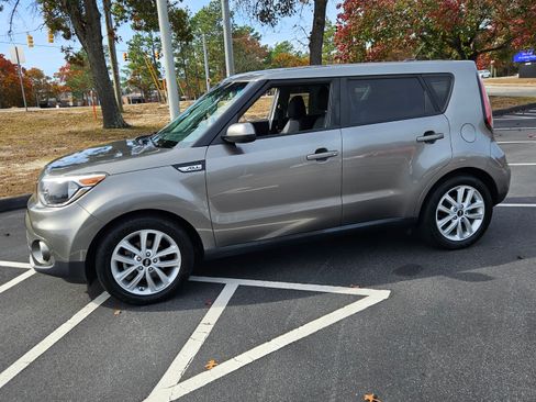 Used 2019 Kia Soul + image 15