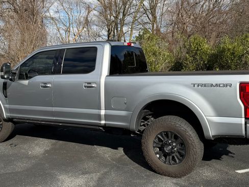 Used 2022 Ford F250 Lariat w/ Tremor Off-Road Package image 6