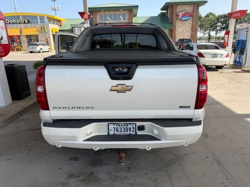 Used 2009 Chevrolet Avalanche LTZ AWD/4WD image 6