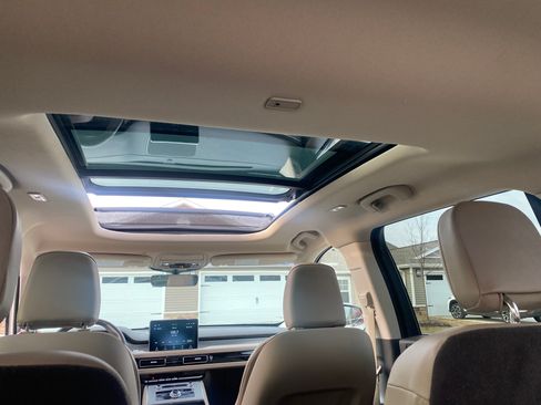 Used 2023 Lincoln Aviator AWD w/ Premium Package image 14