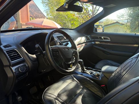 Used 2018 Ford Explorer Platinum AWD/4WD image 8