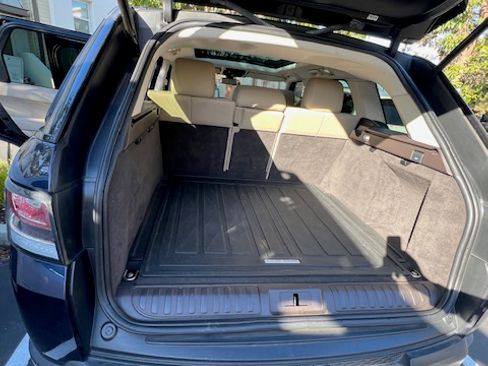 Used 2016 Land Rover Range Rover Sport SE image 6