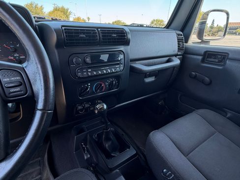 Used 2006 Jeep Wrangler Unlimited Rubicon AWD/4WD image 17