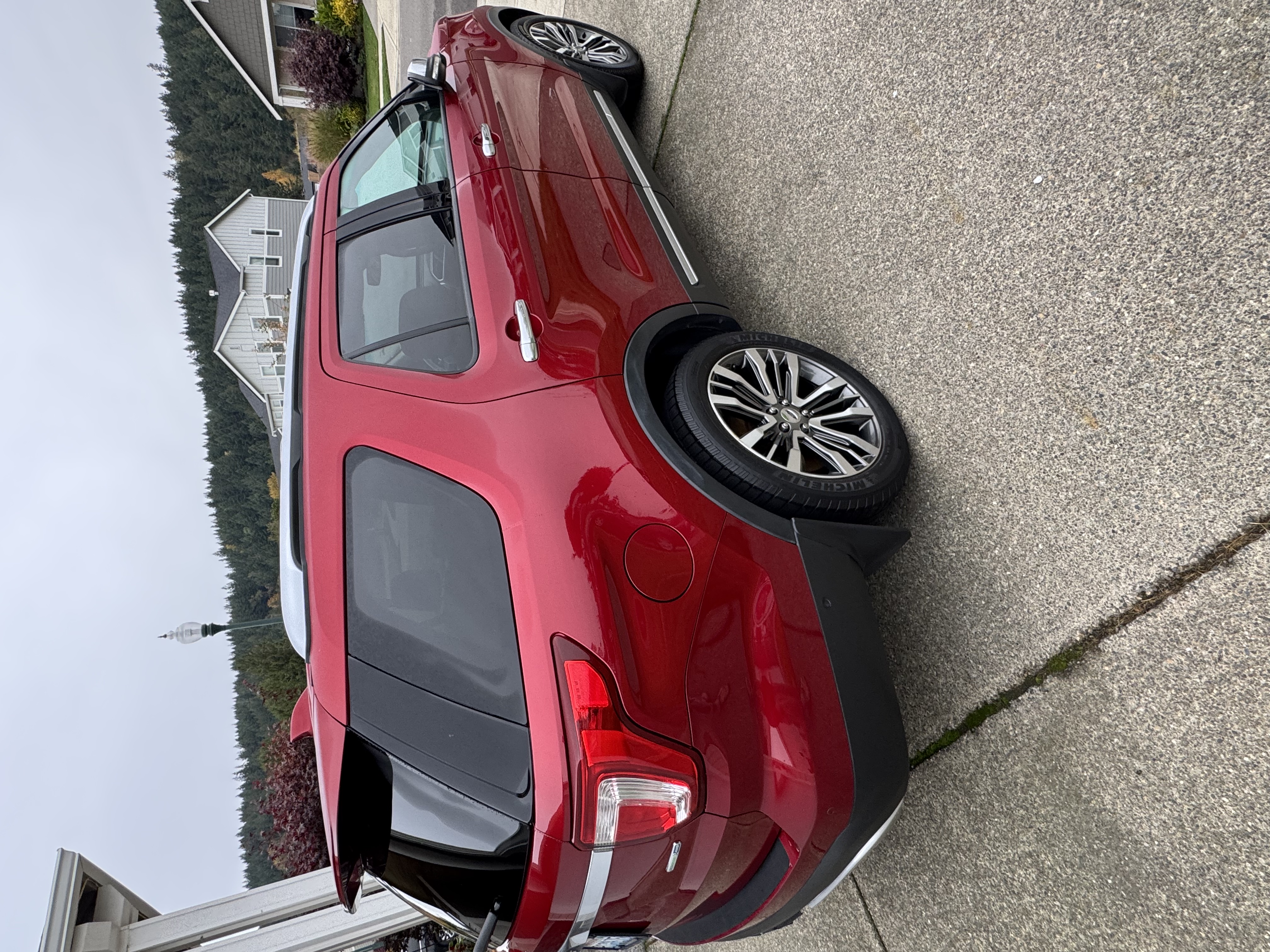 Used 2016 Ford Explorer Platinum AWD/4WD image 5