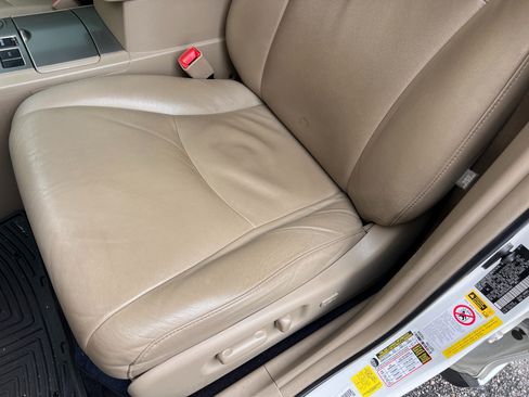 Used 2011 Toyota Highlander SE image 18