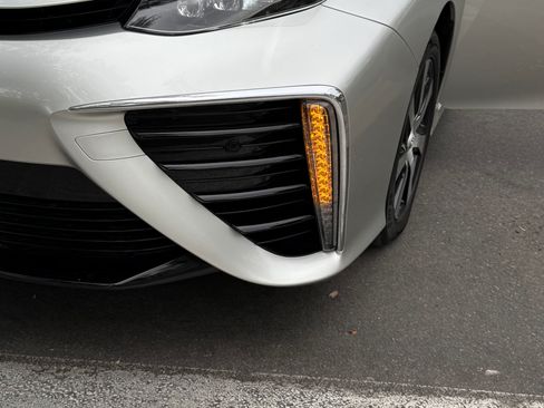 Used 2017 Toyota Mirai FWD image 26