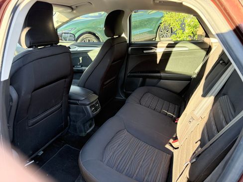 Used 2016 Ford Fusion SE image 8