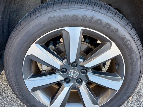 Used 2023 Honda Pilot Touring image 6