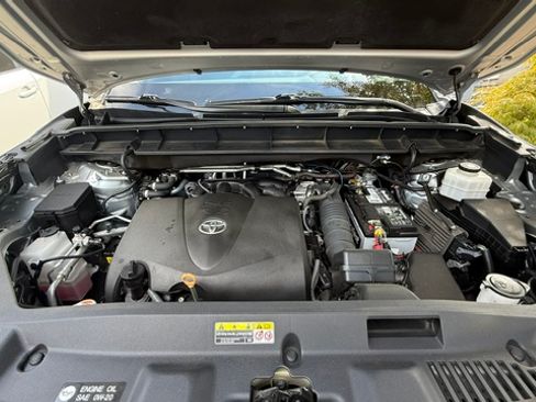 Used 2021 Toyota Highlander Platinum AWD/4WD image 6