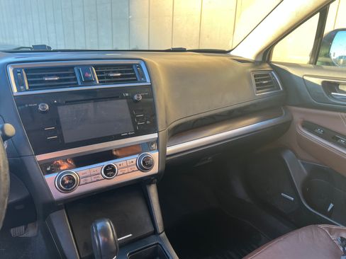 Used 2017 Subaru Outback 3.6R Touring w/ Popular Package #5A image 9