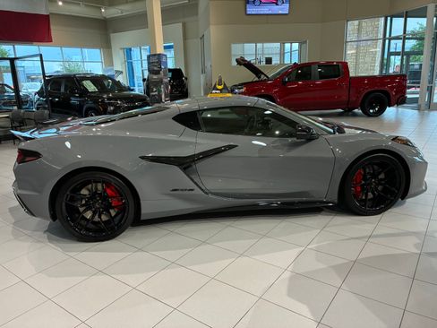 Used 2025 Chevrolet Corvette Z06 RWD image 1