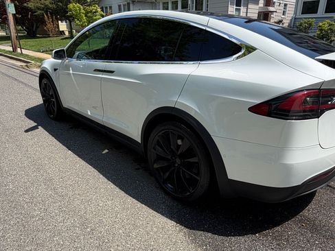 Used 2020 Tesla Model X AWD/4WD image 6