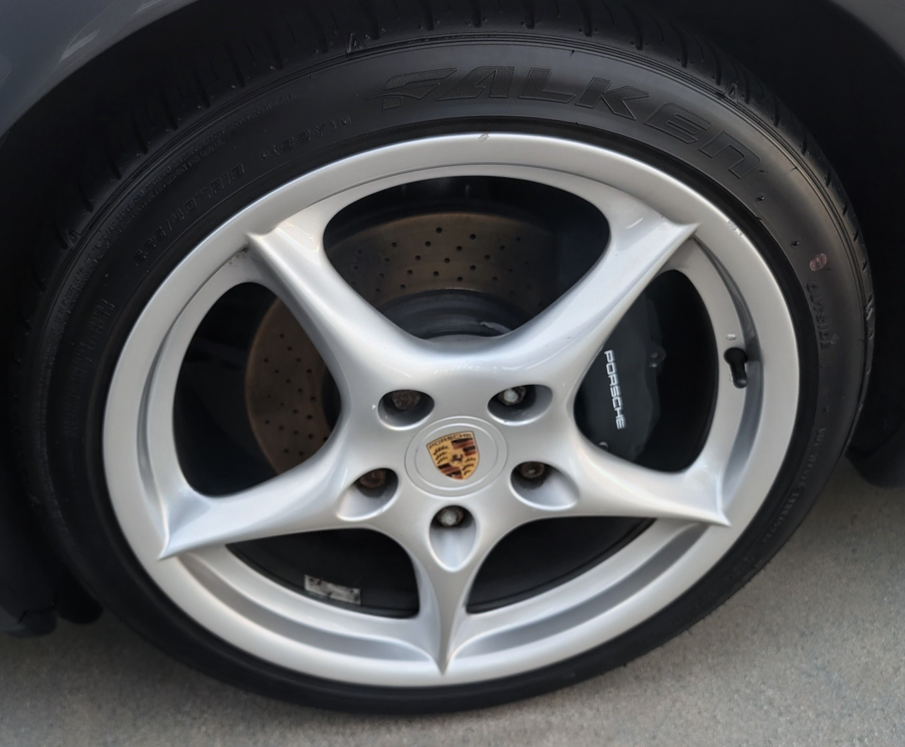 Used 2002 Porsche 911 Carrera 4 AWD/4WD image 22