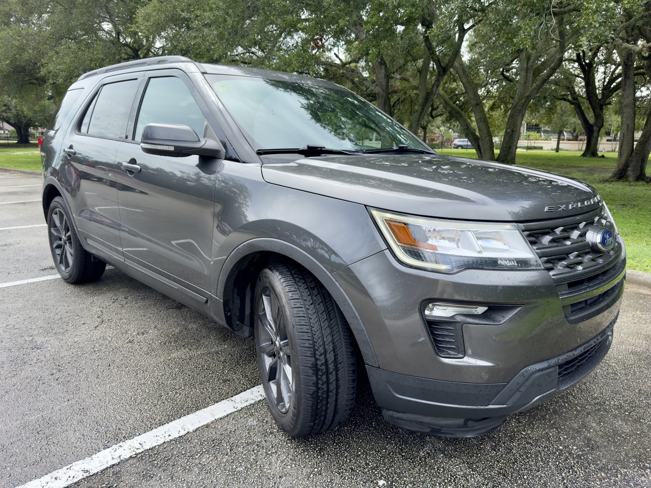 Used 2018 Ford Explorer XLT w/ Equipment Group 202A FWD image 4