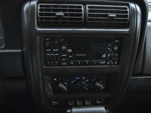 Used 2001 Jeep Cherokee Sport image 19