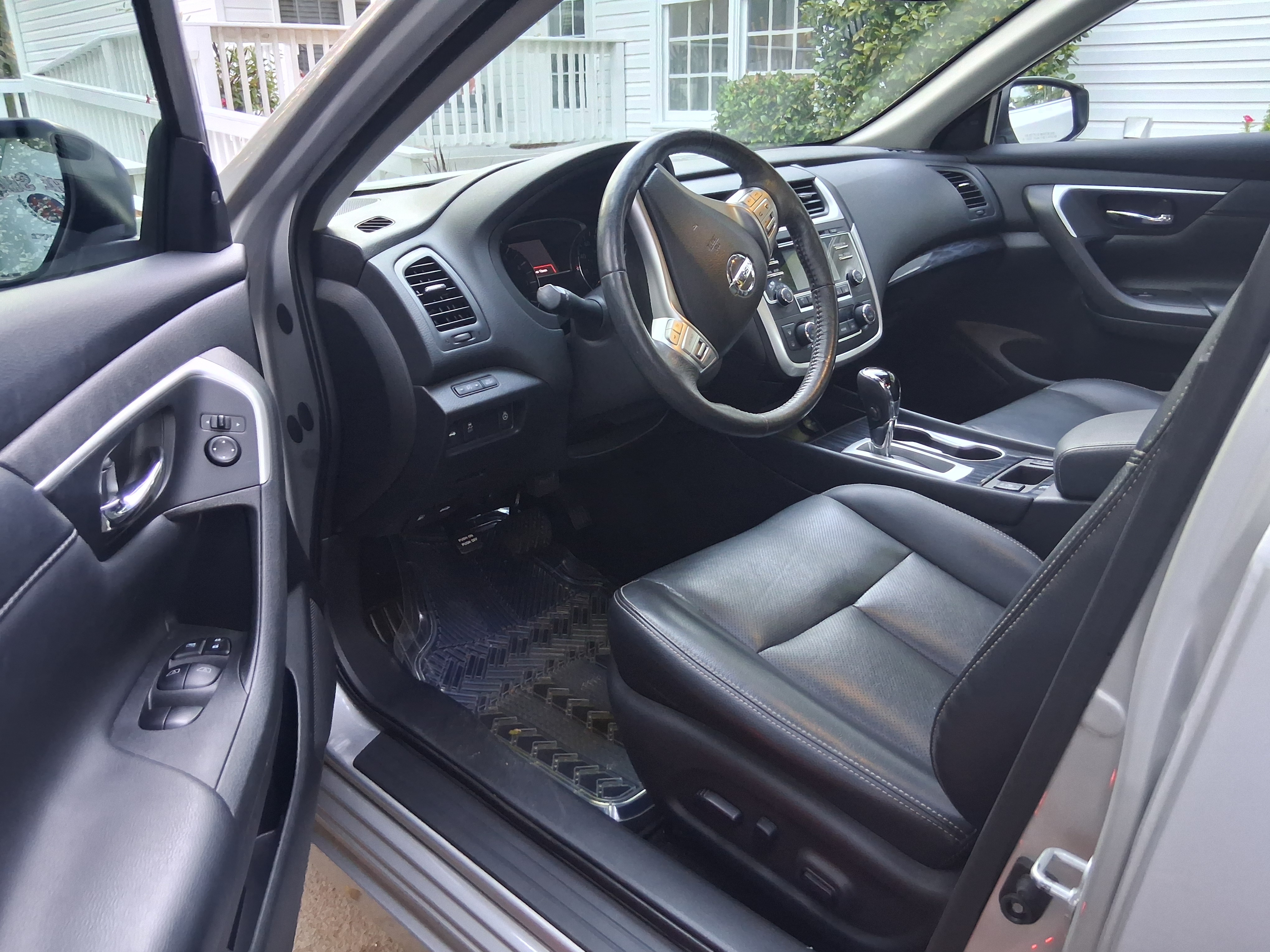 Used 2016 Nissan Altima 2.5 SL w/ Moonroof Package FWD image 15