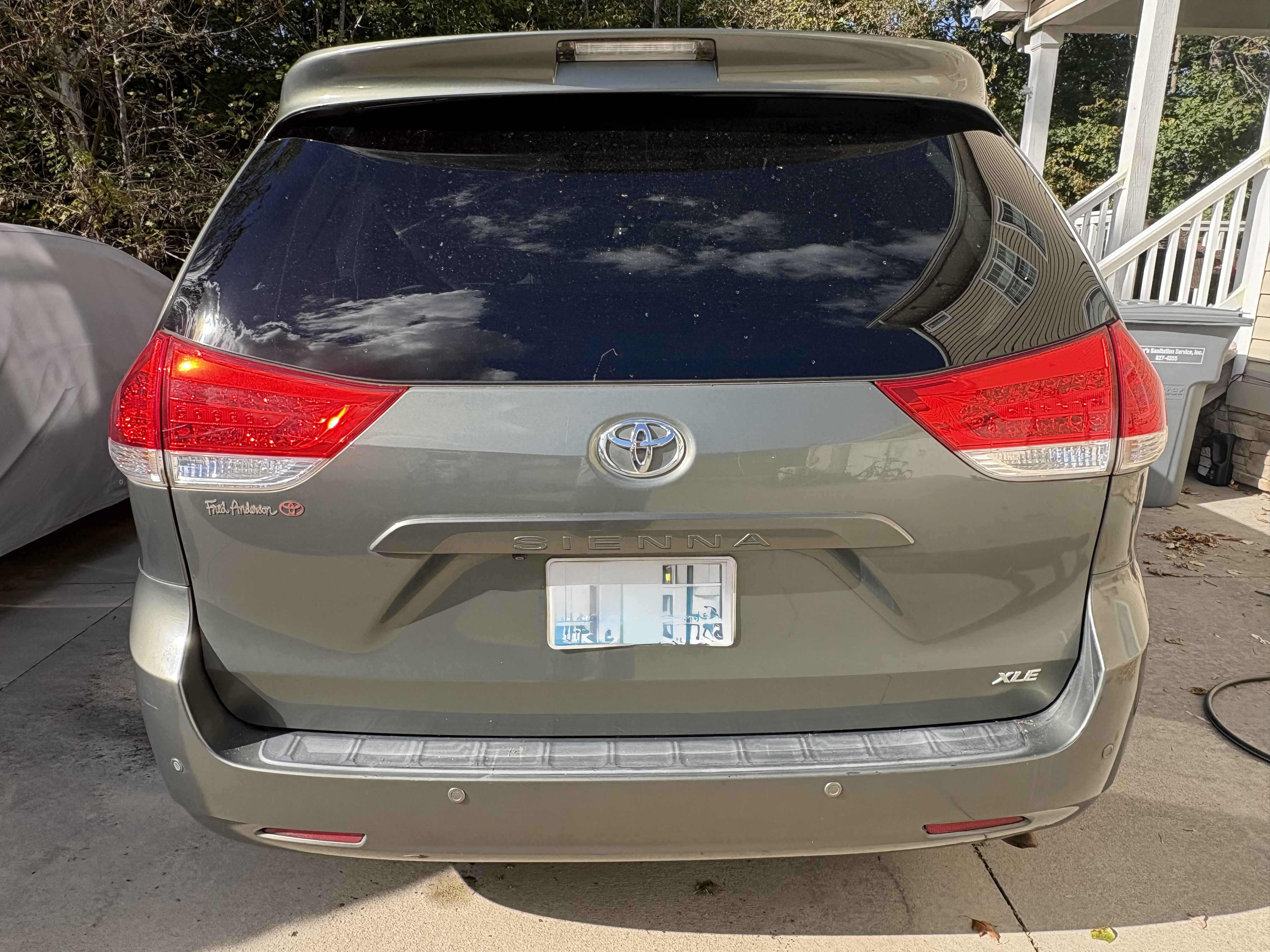 Used 2011 Toyota Sienna XLE FWD image 4