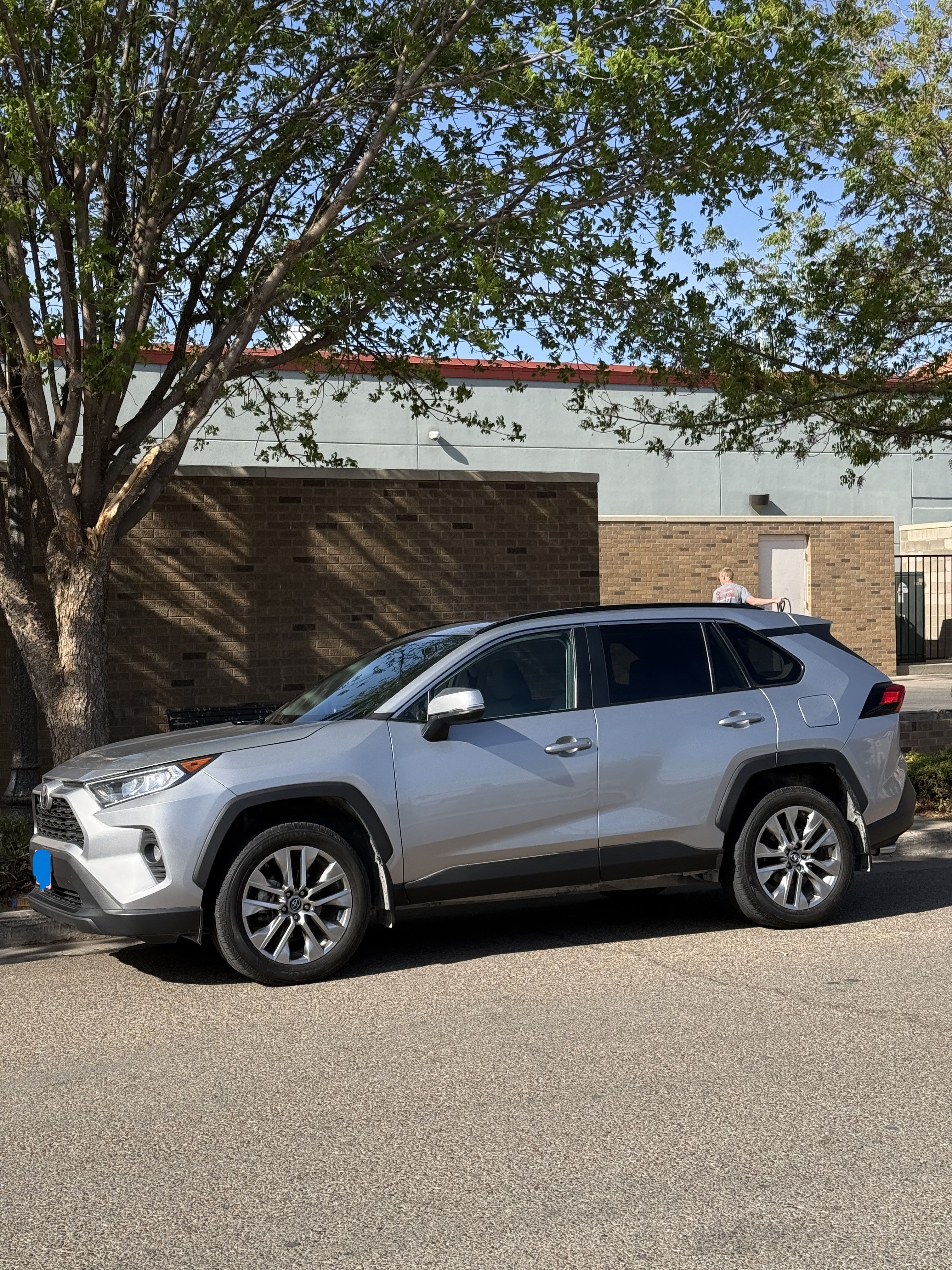 Used 2019 Toyota RAV4 XLE Premium FWD image 1